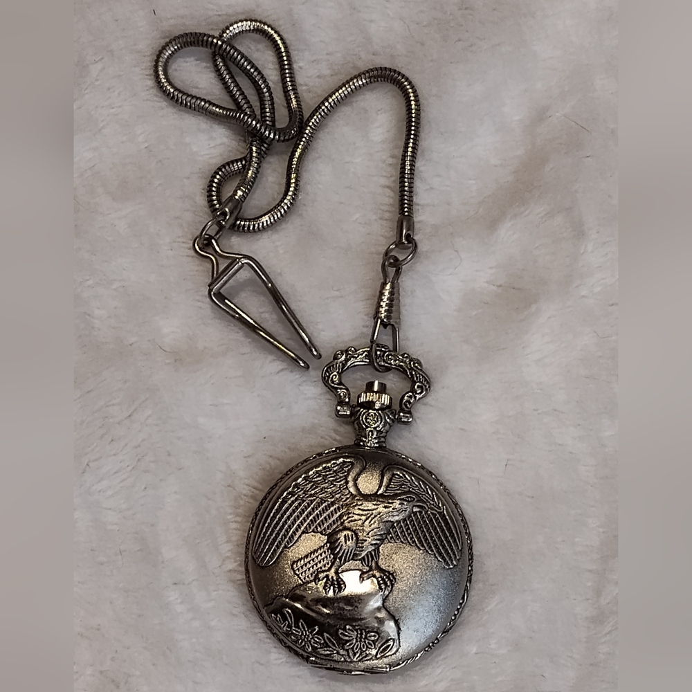 GENEVA EAGLE POCKET WATCH (Needs a Battery)